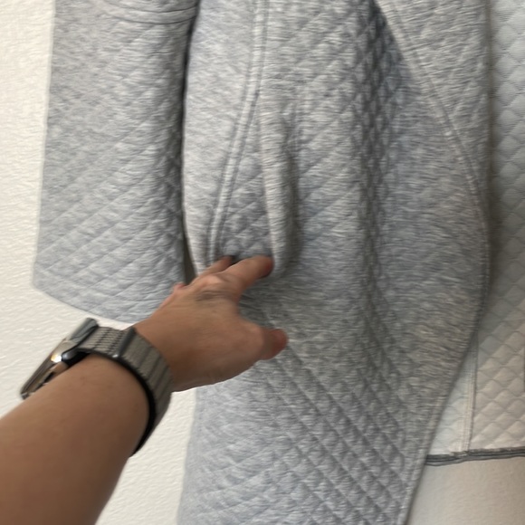 NWT Hem & Thread Quilted Gray Wrap Front Jacket/Sweater Pockets Size Medium - Picture 5 of 11